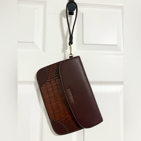 NWT- Ellen Tracy Brown Croc Embossed Wristlet - Picture 1 of 4